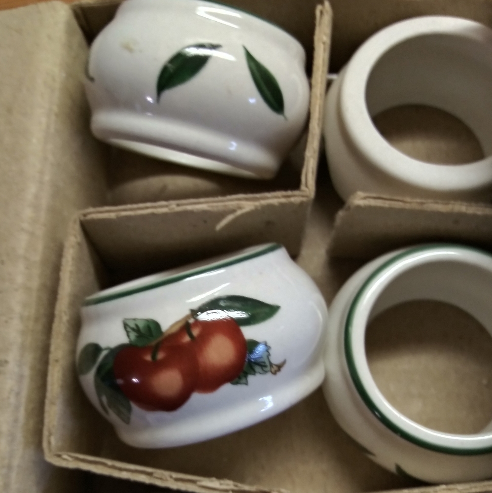Ceramic Napkins Rings, Apple Theme